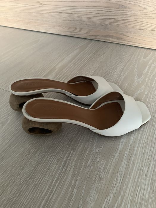 Продаю оригинальные босоножки