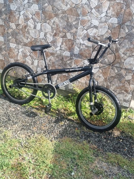 Vând bicicleta bmx