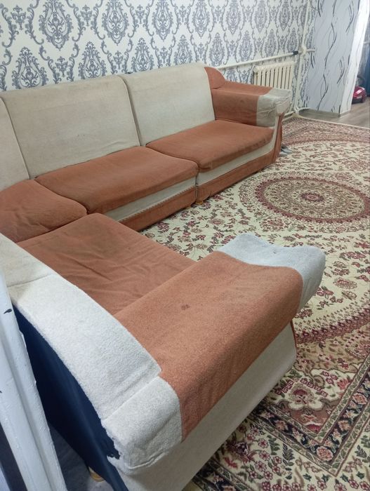 Мягкая мебель уголок для зала отдам даром