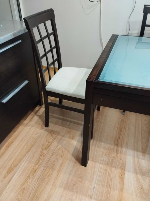 Трапезна маса дърво и стъкло