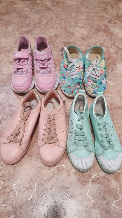 Продам много детской обуви для девочки.