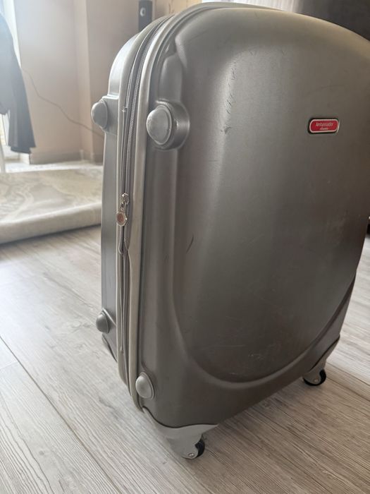 Дорожный чемодан