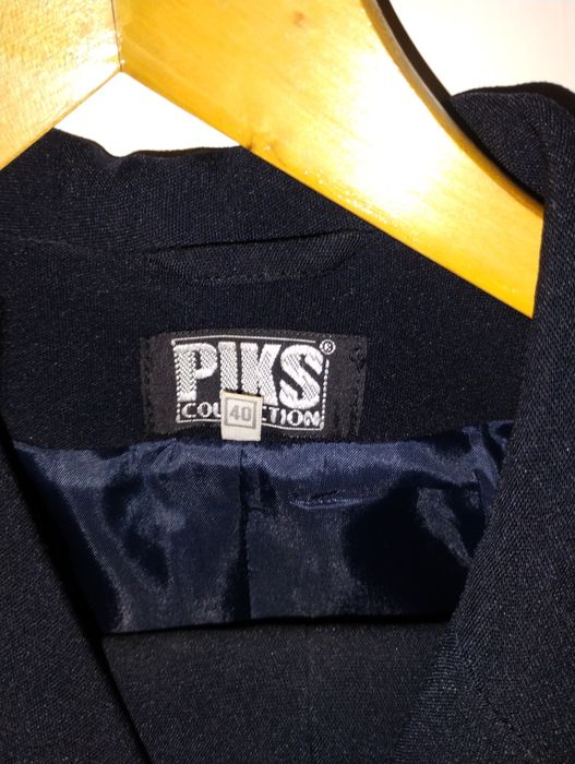 Три броя дамски костюма