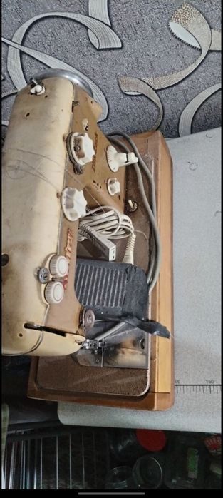 Швейная машинка + 5ти ниточный оверлрг