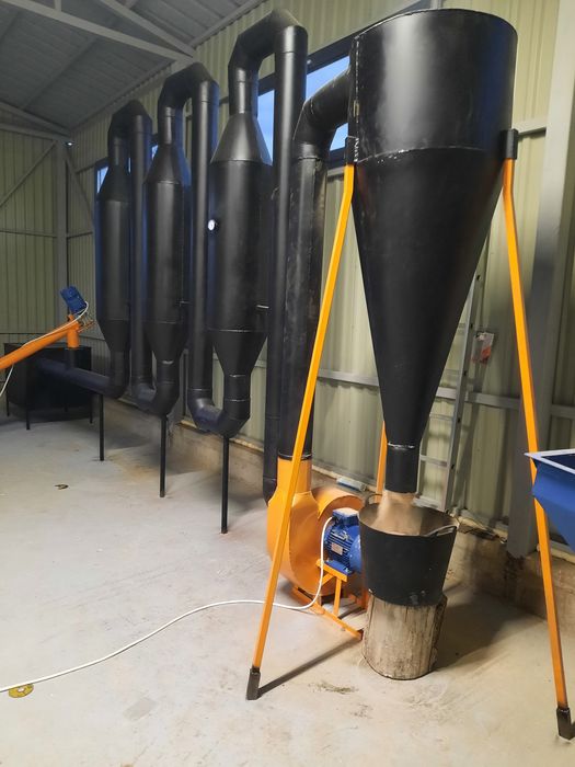 Uscător aerodinamic cu snek de alimentare și sită vibranta 300/350 kg/