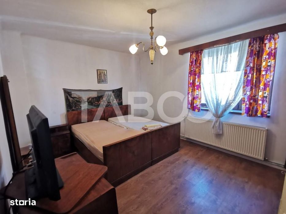 Casa cu 2 camere decomandate 335 mp teren in zona Parcul Tineretului