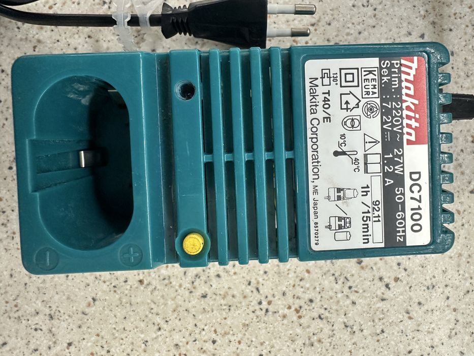Incarcator Makita DC7100