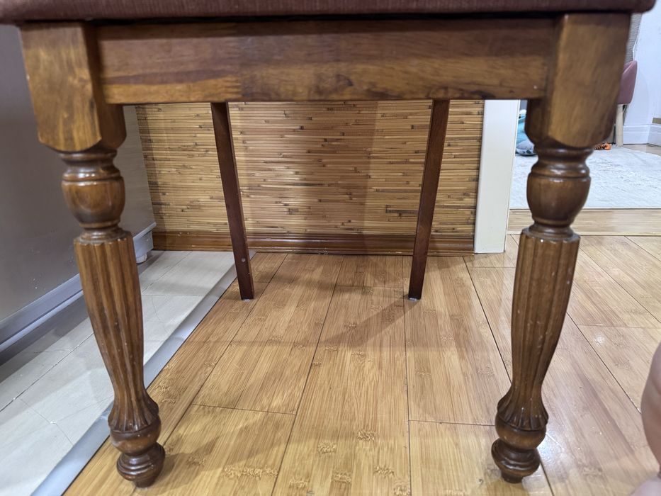 Стол со стульями. Производства Малайзия.