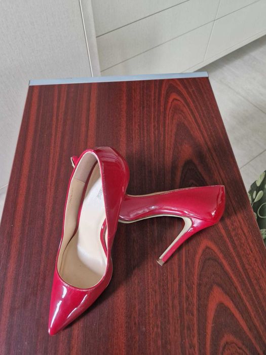 Pantofi stileto din lac culoare rosie