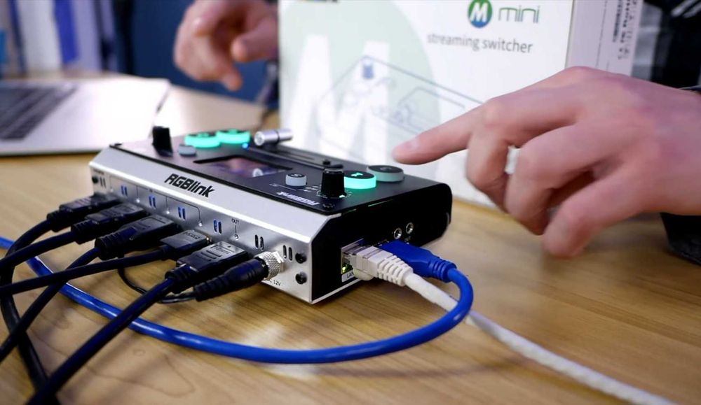 Super ieftin Mixer video RGBlink are placa de captura inclusa pt streaming podcast 4 intrari hdmi camera aparat foto dslr, laptop filmari profesionale