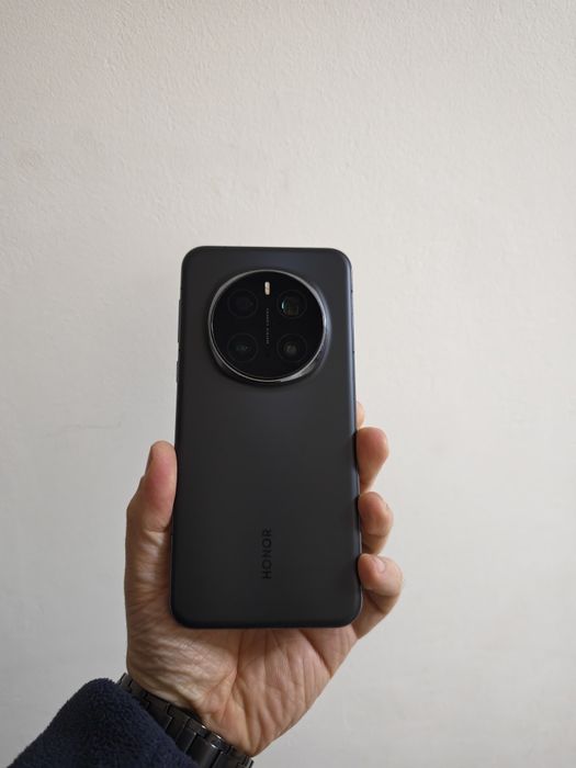 Vând sau schimb Honor Magic 7 Pro Ca Nou 512GB Factura Vodafone un an.