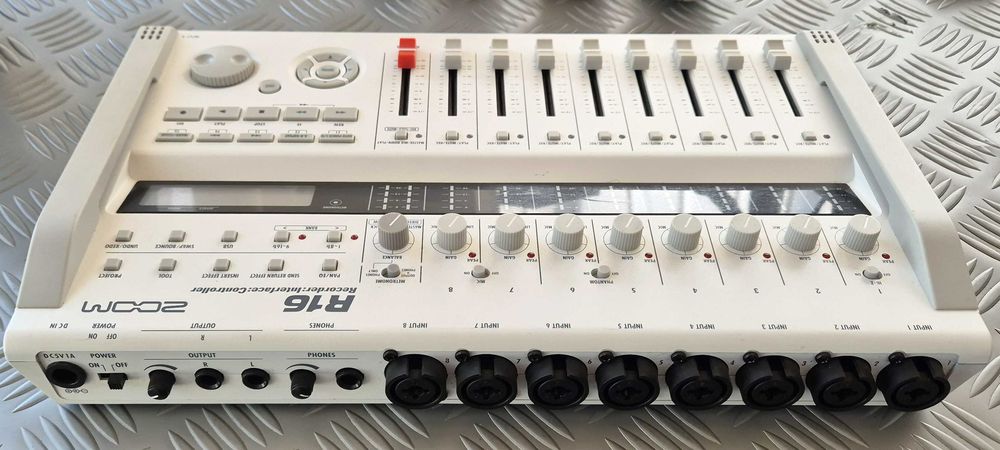 Zoom R16 – Рекордер, Интерфейс и Контролер