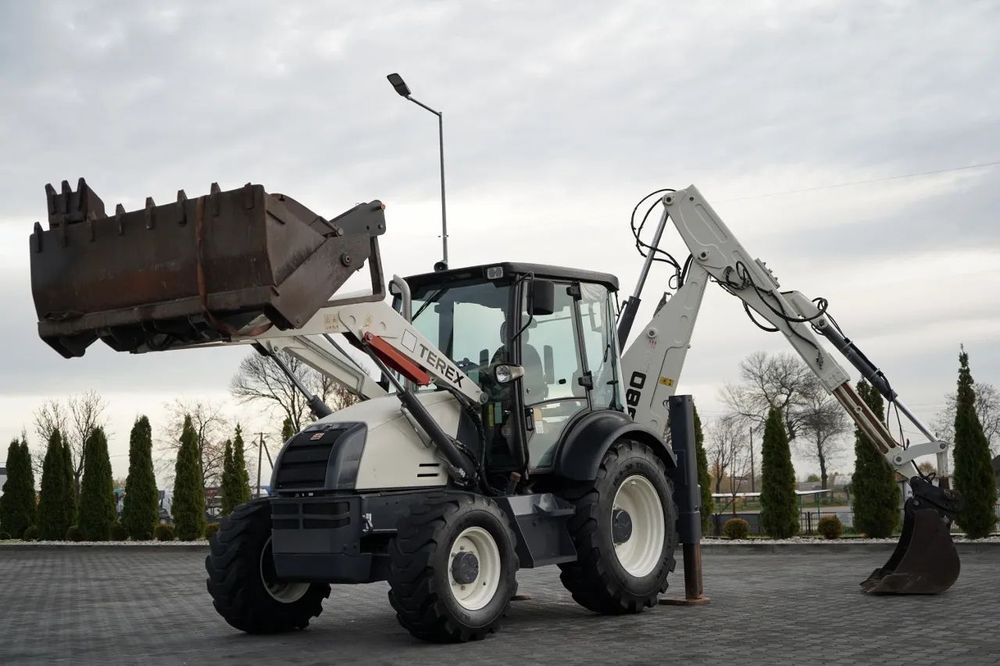 Terex 880 ELITE / BULDOEXCAVATOR / 2.500 ORE / SET CUPĂ