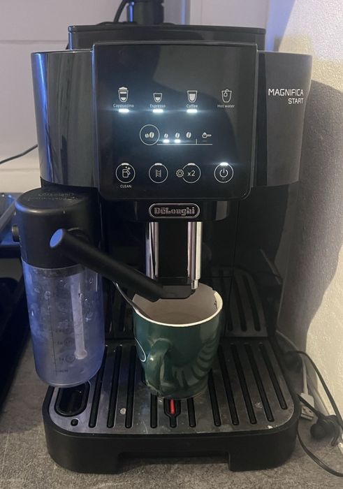 Espressor Delonghi magnifica start  Milk ECAM 220.60.B, 1450W, 4 tipuri de bauturi, 15 bari,Negru (Expressor, Expresor, Aparat de cafea)