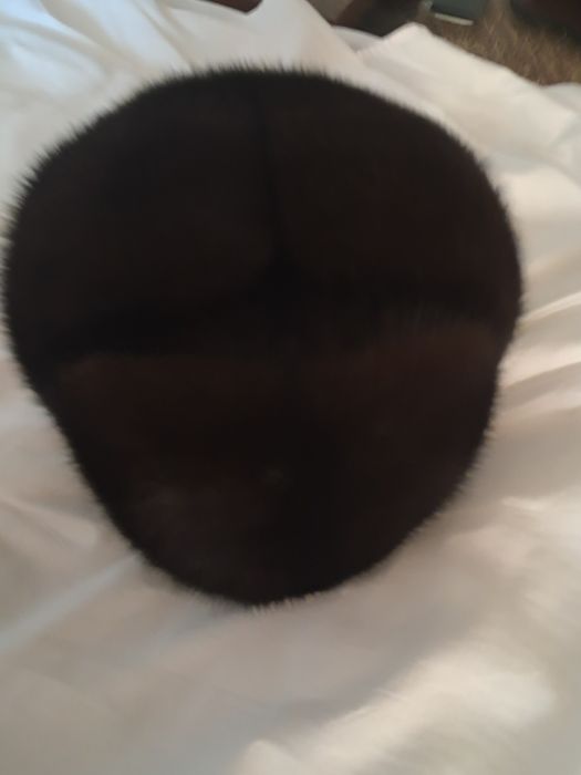 Продаются  две норковые шапки