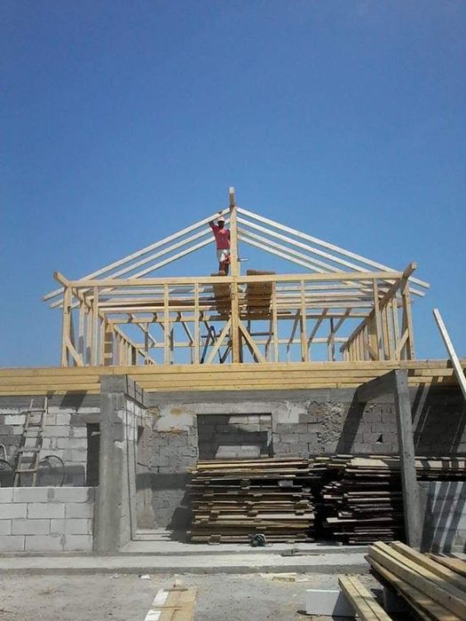 Executam amenajari interioare si constructii case la rosu sau la gata.