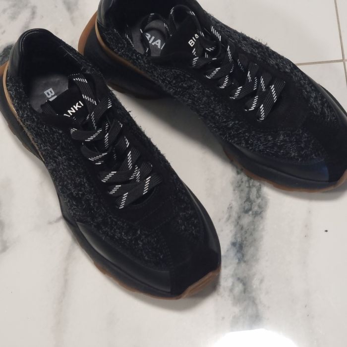 Дамски спортни обувки