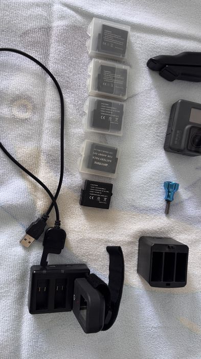 GoPro HERO6 Black – set complet cu 6 acumulatori și accesorii