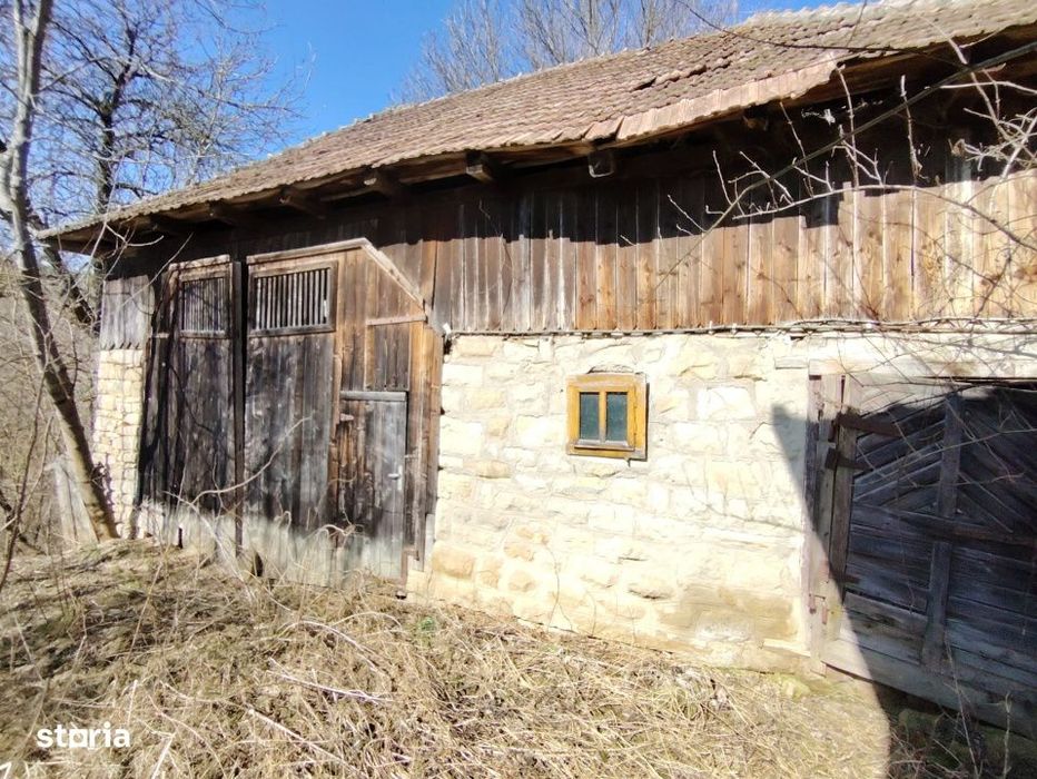 Refugiu autentic aproape de Cluj – 2.946 mp teren, parau, natura si