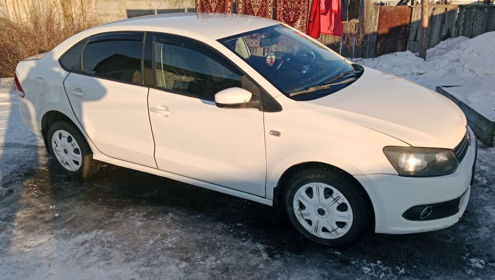 Продам Фольцваген поло 2014 года.