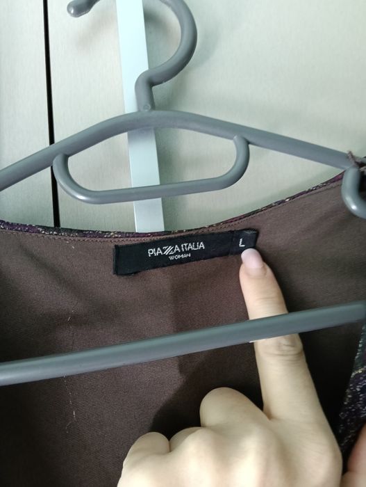 Vând rochiță de lungime medie