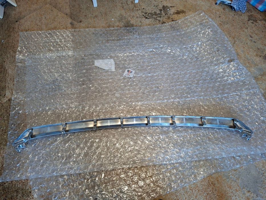 Долна лайсна на предната решетка за Lexus RX350 450