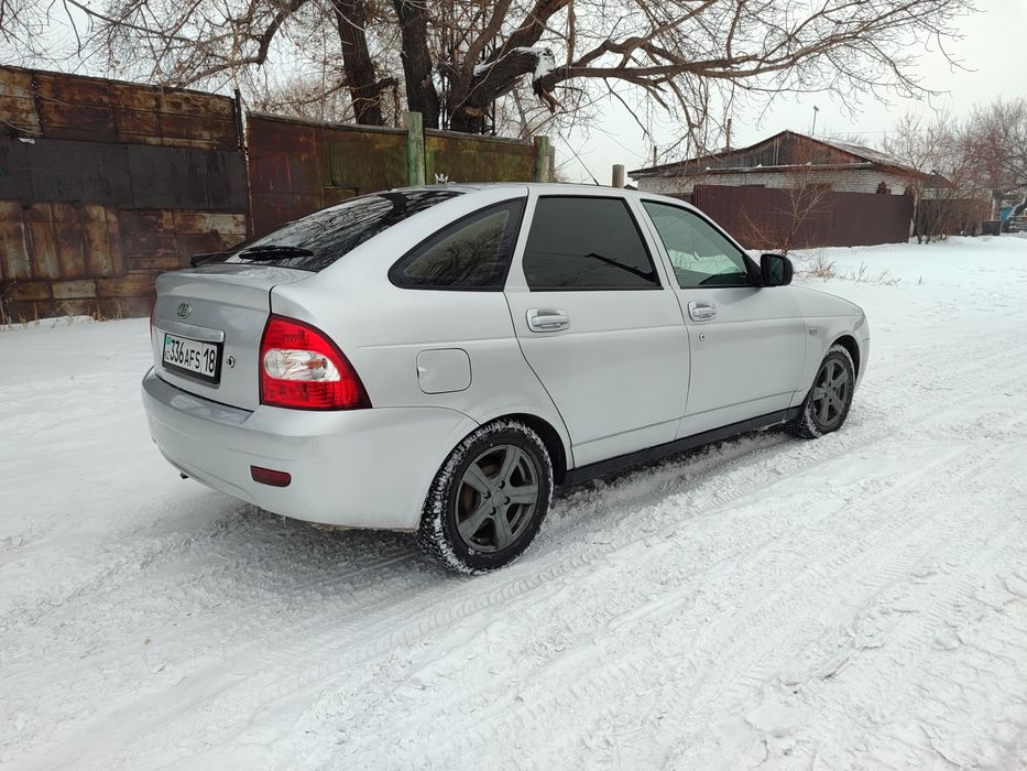 Приора хэтчбек 2012 год