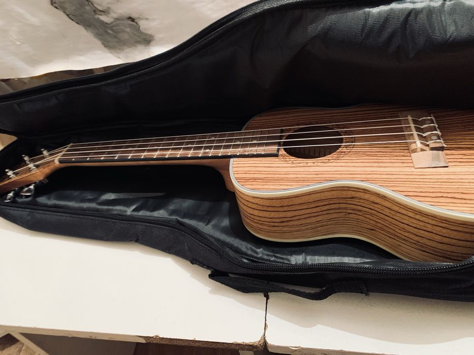 Укулеле новый с чехолом