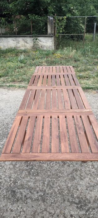 Дървена маса от екзотично дърво