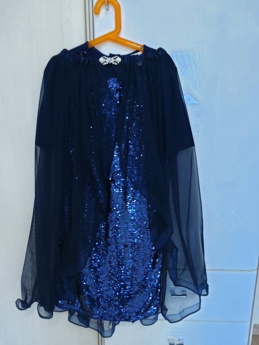 Платье  на девочку, рост 146.