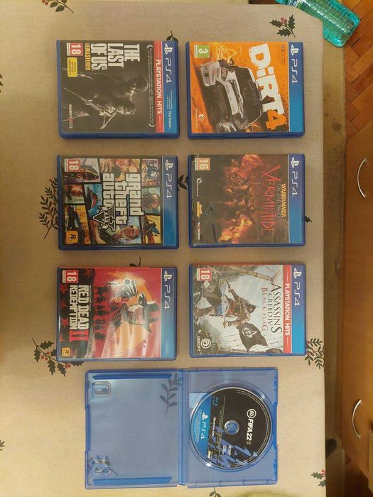 PlayStation 4 Slim 1TB в много добро състояние + 3 игри комплект