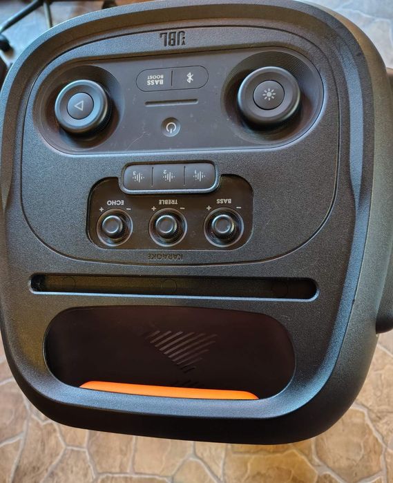 Продавам Аудио система JBL Partybox 710