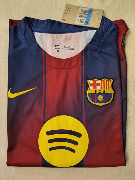 Tricou Nike nou cu eticheta, FC Barcelona, mărimea M, însemne brodate