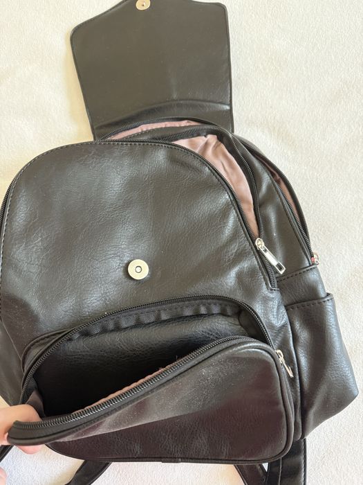 Дамска кожена раница