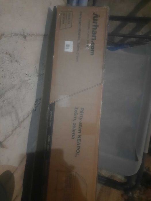 Cort de gradina defect