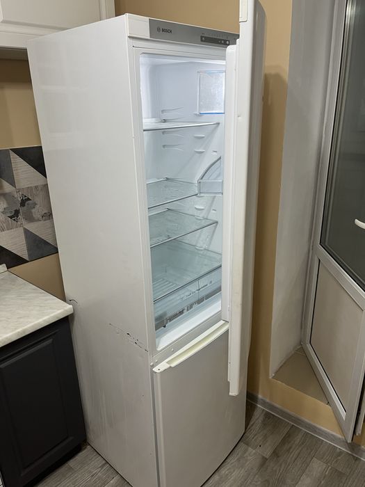 Продам холодильник все работает