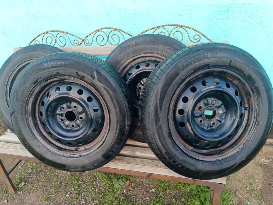 Продается шины в комплекте