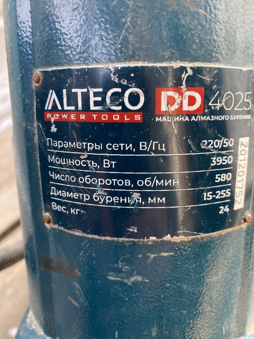 Машина алмазного бурения