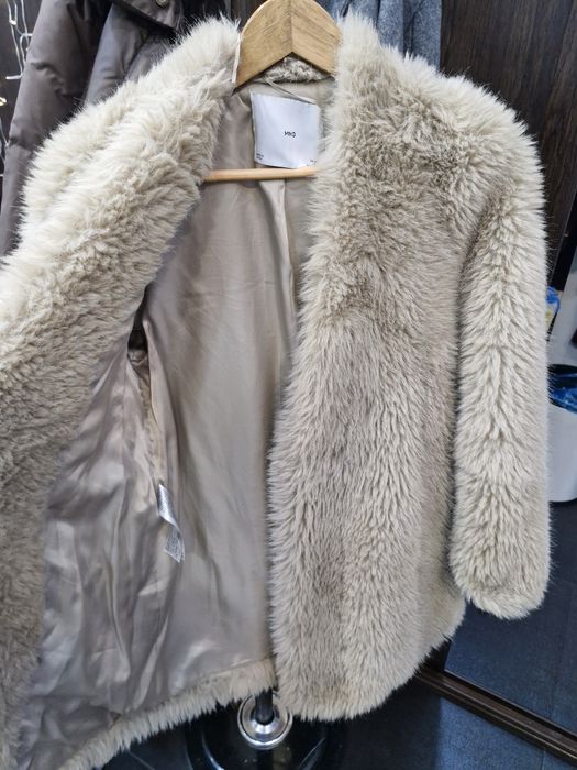 Пухено палто Mango