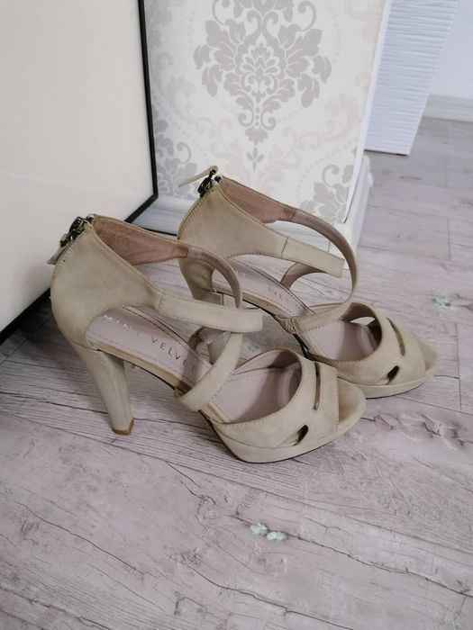 Sandale piele intoarsa inalte, masura 38