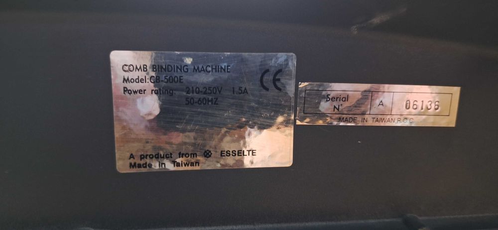 Aparat de indosariat profesional Esselte -perforare automata/electrica