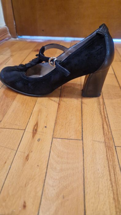 Продаются женские туфли