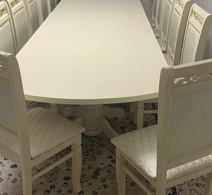 Стол для гостинной