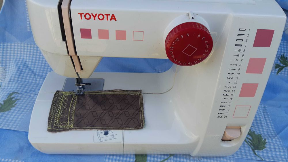 Masina de cusut Toyota