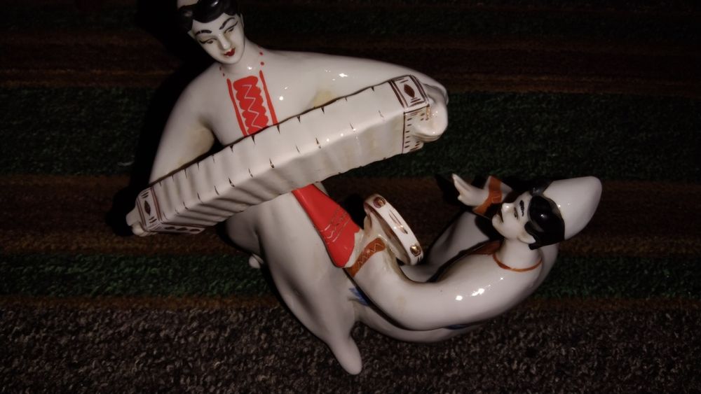 Статуэтка плясуны