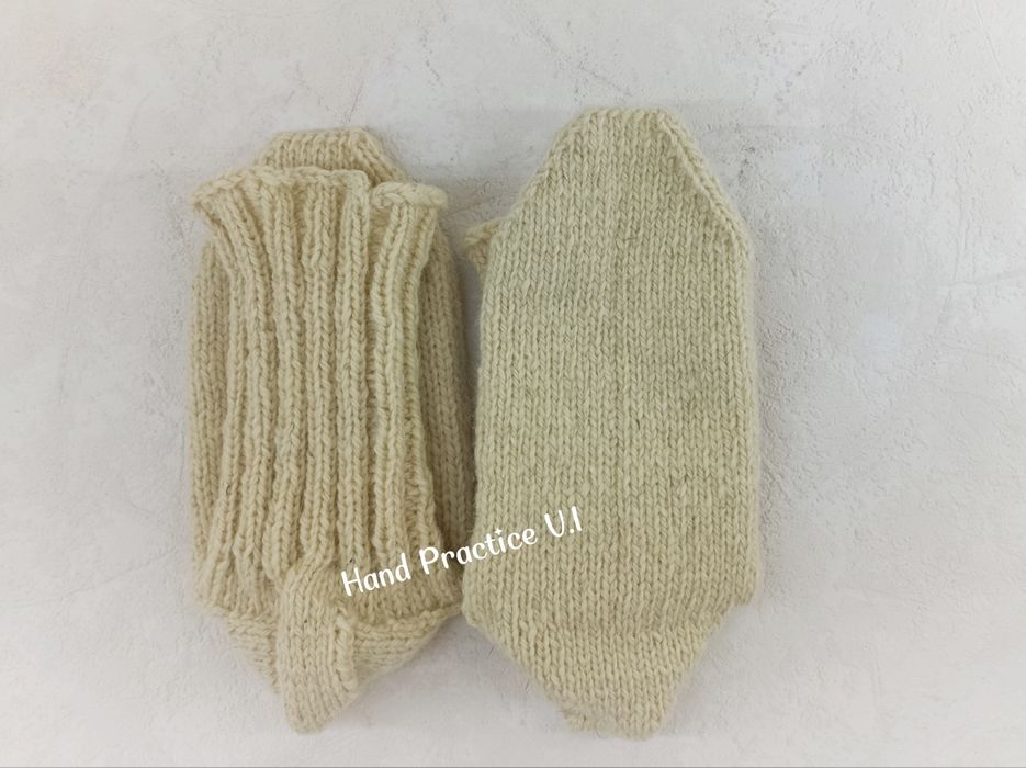 Вълнени ръчно плетени чорапи