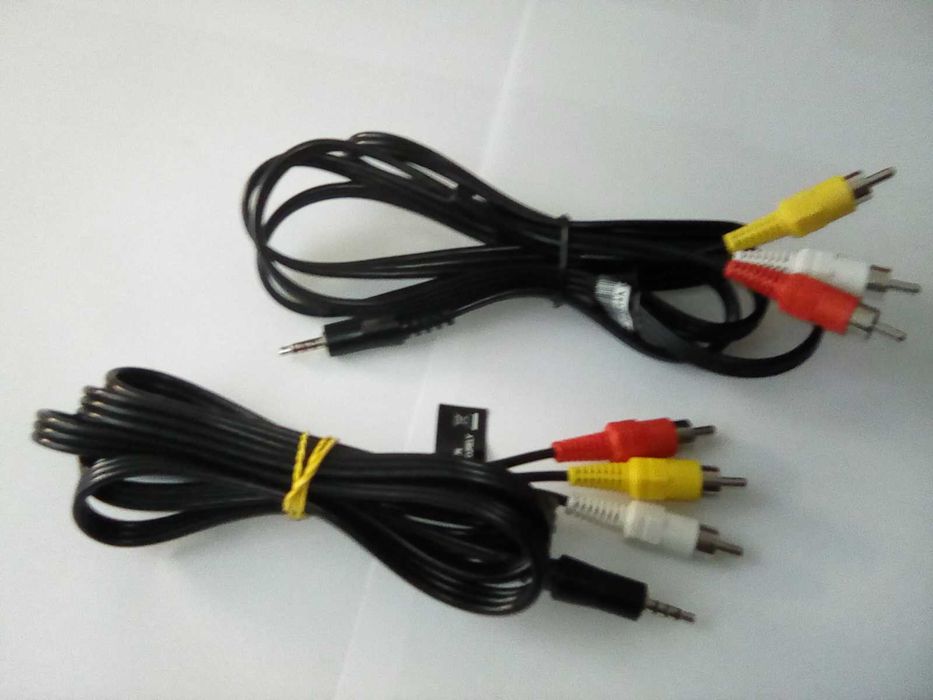 Cablu audio stereo – video, cu mufa jack tata 3.5 mm intr-o parte iar in cealalta mufe RCA tata