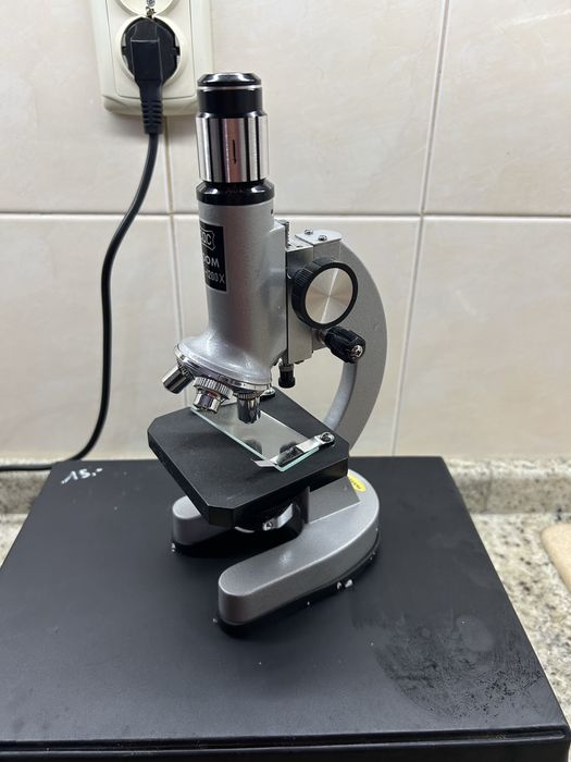 Микроскоп с куфарче