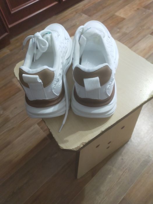 Продам кроссовки не дорого