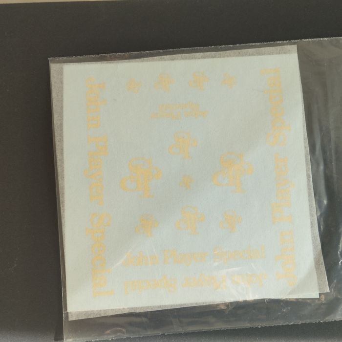 Автомобилни (die cast & resin)модели в мащаб 1/18